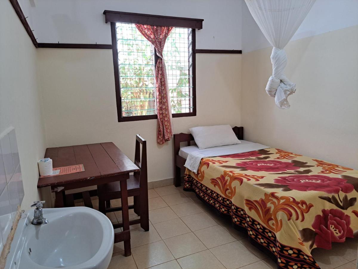 Kwale Golden Guest House Екстериор снимка